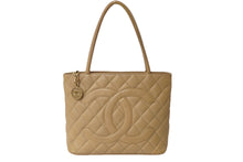 Load image into Gallery viewer, CHANEL シャネル 復刻トート 10番台 ハンドバッグ ココマーク キャビアスキン ベージュ シルバー金具 美品 中古 62485