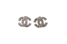 Load image into Gallery viewer, CHANEL シャネル ココマーク ラインストーン ピアス 03A シルバー ロゴ ジュエリー アクセサリー 小物 美品 中古 62492