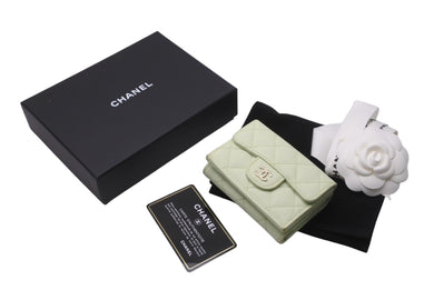 CHANEL シャネル クラシック スモール フラップ ウォレット 31番台 キャビアスキン ライトグリーン ゴールド金具 美品 中古 62497