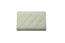 Load image into Gallery viewer, CHANEL シャネル クラシック スモール フラップ ウォレット 31番台 キャビアスキン ライトグリーン ゴールド金具 美品 中古 62497