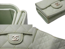 Load image into Gallery viewer, CHANEL シャネル クラシック スモール フラップ ウォレット 31番台 キャビアスキン ライトグリーン ゴールド金具 美品 中古 62497