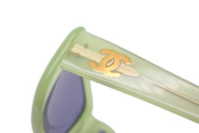 Load image into Gallery viewer, CHANEL シャネル サングラス ココマーク ウェリントン 05975 40114 プラスチック グリーン スモーク ゴールド金具 美品 中古 62523