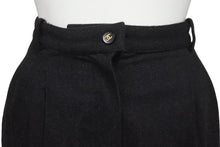 Load image into Gallery viewer, CHANEL シャネル サイドリボンパンツ リボンテープ ロゴ ココマークボタン サイズ36 ブラック 美品 中古 62531