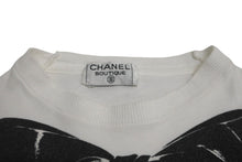 Load image into Gallery viewer, CHANEL シャネル ココマーク リボンプリント 半袖Ｔシャツ ホワイト ブラック 品質タグなし 美品 中古 62533