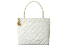 Load image into Gallery viewer, 極美品 CHANEL シャネル 復刻トート 8番台 ハンドバッグ ココマーク キャビアスキン ホワイト ゴールド金具 中古 62547