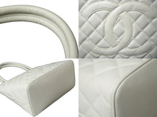 Load image into Gallery viewer, 極美品 CHANEL シャネル 復刻トート 8番台 ハンドバッグ ココマーク キャビアスキン ホワイト ゴールド金具 中古 62547