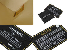 Load image into Gallery viewer, 極美品 CHANEL シャネル 復刻トート 8番台 ハンドバッグ ココマーク キャビアスキン ホワイト ゴールド金具 中古 62547