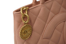 Load image into Gallery viewer, 極美品 CHANEL シャネル 復刻トート 6番台 ハンドバッグ ココマーク キャビアスキン ピンク ゴールド金具 中古 62549