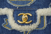 Load image into Gallery viewer, 極美品 CHANEL シャネル パッチワークデニムムートンショルダーバッグ エジプトライン 28番台 ブルー ゴールド金具 中古 62550