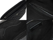 Load image into Gallery viewer, CHANEL シャネル キルティング ココマーク ミニショルダーバッグ 17番台 ブラック シルバーチェーン カーフ 美品 中古 62551