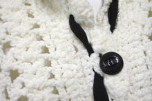 Load image into Gallery viewer, CHANEL シャネル メッシュ ニット カーディガン ホワイト ブラック 05P ココボタン P25421W03498 サイズ44 美品 中古 62602