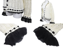 Load image into Gallery viewer, CHANEL シャネル メッシュ ニット カーディガン ホワイト ブラック 05P ココボタン P25421W03498 サイズ44 美品 中古 62602