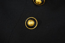 Load image into Gallery viewer, 極美品 CHANEL シャネル ダブル ジャケット ブラック ココボタン ココマーク 93A P02132 ロゴ シルク アウター サイズ42 中古 62603
