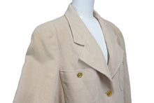 Load image into Gallery viewer, CHANEL シャネル ウール ダブルジャケット U01119V04724 ベージュ サイズ40 ココマークボタン 美品 中古 62615