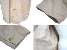 Load image into Gallery viewer, CHANEL シャネル ウール ダブルジャケット U01119V04724 ベージュ サイズ40 ココマークボタン 美品 中古 62615