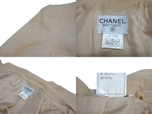 Load image into Gallery viewer, CHANEL シャネル ウール ダブルジャケット U01119V04724 ベージュ サイズ40 ココマークボタン 美品 中古 62615