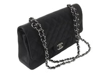Load image into Gallery viewer, 極美品 CHANEL シャネル Wフラップ 25 ショルダーバッグ キャビアスキン ランダム マトラッセ シルバー金具 ブラック 中古 62674