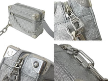 Load image into Gallery viewer, 極美品 LOUIS VUITTON ルイヴィトン ミニソフトトランク ショルダーバッグ M59726 ダミエ・グリッター 22SS シルバー 中古 62691