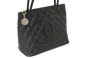CHANEL シャネル 復刻トートバック A01804 7番台 キャビアスキン ブラック シルバープレート 美品 中古 626922