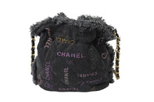 Load image into Gallery viewer, 極美品 CHANEL シャネル 巾着ミニ チェーンショルダーバッグ ランダム デニム ブラックパープル ゴールド金具 中古 62698