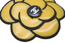 Load image into Gallery viewer, CHANEL シャネル ココマーク カメリアブローチ ブローチ 花 フラワー イエロー ブラック 小物 アクセサリー 美品 中古 62713