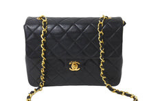 Load image into Gallery viewer, 極美品 CHANEL シャネル ミニマトラッセ20 チェーンショルダーバッグ 1番台 ラムスキン ブラック ゴールド金具 中古 62718