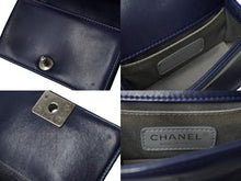 Load image into Gallery viewer, CHANEL シャネル ミニボーイシャネル チェーンショルダーバッグ ベロア 17番台 ネイビー シルバー金具 美品 中古 62722