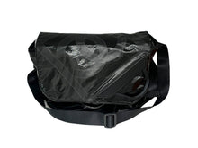 Load image into Gallery viewer, CHANEL シャネル スポーツライン ココマーク ショルダーバッグ 11番台 パテント ナイロン ブラック 美品 中古 62724