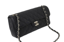 Load image into Gallery viewer, 極美品 CHANEL シャネル イーストウエスト ショルダーバッグ キャビアスキン 11番台 黒×シルバー 中古 62731