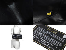 Load image into Gallery viewer, 極美品 CHANEL シャネル イーストウエスト ショルダーバッグ キャビアスキン 11番台 黒×シルバー 中古 62731