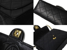 Load image into Gallery viewer, CHANEL シャネル ヴィンテージ ミニマトラッセチェーンショルダーバッグ19cm 1番台 ブラック ホワイト バイカラー 美品 中古 62732