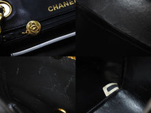 Load image into Gallery viewer, CHANEL シャネル ヴィンテージ ミニマトラッセチェーンショルダーバッグ19cm 1番台 ブラック ホワイト バイカラー 美品 中古 62732