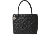 Load image into Gallery viewer, CHANEL シャネル ハンドバッグ 復刻トート キャビアスキン マトラッセ ココマーク 6番台 シルバー金具 美品 中古 62750