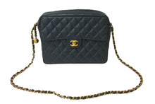 Load image into Gallery viewer, 極美品 CHANEL シャネル ビジューチェーンショルダーバッグ マトラッセ 玉付きキャビアスキン 3番台 グリーン 中古 62752