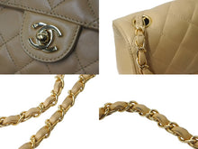 Load image into Gallery viewer, 極美品 新型 CHANEL シャネル ヴィンテージ ミニマトラッセチェーンショルダーバッグ 6番台 ベージュ 中古 62753