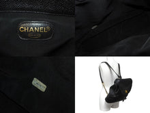 Load image into Gallery viewer, CHANEL シャネル チェーンリュック デイパック トリプルココリュック キャビアスキン 4番台 ブラック ゴールド金具 美品 中古 62754