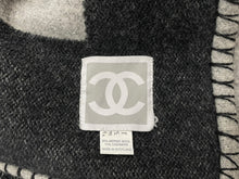 Load image into Gallery viewer, CHANEL シャネル スポーツライン 大判ブランケット ウール カシミヤ混 グレー ブラック 美品 中古 62763