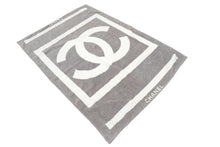 Load image into Gallery viewer, CHANEL シャネル ビーチタオル バスタオル ココマーク スポーツライン コットン グレーホワイト 美品 中古 62764