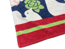 Load image into Gallery viewer, CHANEL シャネル 総柄 ビーチタオル マルチカラー ココマーク 大判 動物 魚 ロゴ 雑貨 美品 中古 62765