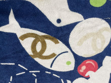 Load image into Gallery viewer, CHANEL シャネル 総柄 ビーチタオル マルチカラー ココマーク 大判 動物 魚 ロゴ 雑貨 美品 中古 62765