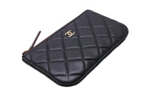 Load image into Gallery viewer, CHANEL シャネル マトラッセ ミニポーチ 31番台 A82365 キャビアスキン グレインドカーフ ブラック ゴールド金具 美品 中古 66279