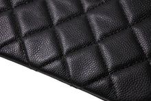 Load image into Gallery viewer, CHANEL シャネル マトラッセ ミニポーチ 31番台 A82365 キャビアスキン グレインドカーフ ブラック ゴールド金具 美品 中古 66279