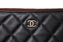 Load image into Gallery viewer, CHANEL シャネル マトラッセ ミニポーチ 31番台 A82365 キャビアスキン グレインドカーフ ブラック ゴールド金具 美品 中古 66279