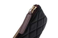 Load image into Gallery viewer, CHANEL シャネル マトラッセ ミニポーチ 31番台 A82365 キャビアスキン グレインドカーフ ブラック ゴールド金具 美品 中古 66279