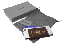 Load image into Gallery viewer, 新品未使用品 BALENCIAGA バレンシアガ パスポートロングウォレット2チケット 7877772AA3R6027 ホワイト ブラック ブルー 62796