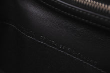 Load image into Gallery viewer, 新品未使用品 BALENCIAGA バレンシアガ パスポートロングウォレット1チケット 7877742AA3R3615 グリーン ホワイト レッド 62798