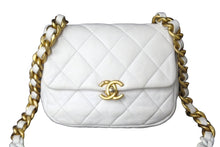 Load image into Gallery viewer, CHANEL シャネル マトラッセ ショルダーバッグ チェーン ココマーク ランダム番台 ホワイト レザー ゴールド金具 美品 中古 62821
