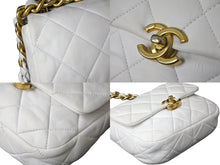 Load image into Gallery viewer, CHANEL シャネル マトラッセ ショルダーバッグ チェーン ココマーク ランダム番台 ホワイト レザー ゴールド金具 美品 中古 62821