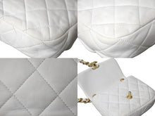 Load image into Gallery viewer, CHANEL シャネル マトラッセ ショルダーバッグ チェーン ココマーク ランダム番台 ホワイト レザー ゴールド金具 美品 中古 62821
