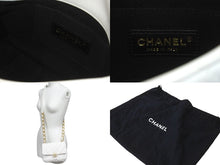 Load image into Gallery viewer, CHANEL シャネル マトラッセ ショルダーバッグ チェーン ココマーク ランダム番台 ホワイト レザー ゴールド金具 美品 中古 62821